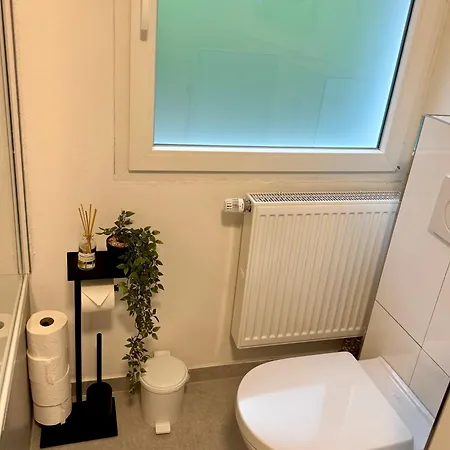 Erholung An Den Wasserfaellen - In - Stilvolles Mit Terrasse, Parkplatz & Ruhiger Lage *