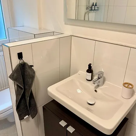 Erholung An Den Wasserfaellen - In - Stilvolles Mit Terrasse, Parkplatz & Ruhiger Lage Apartamento *