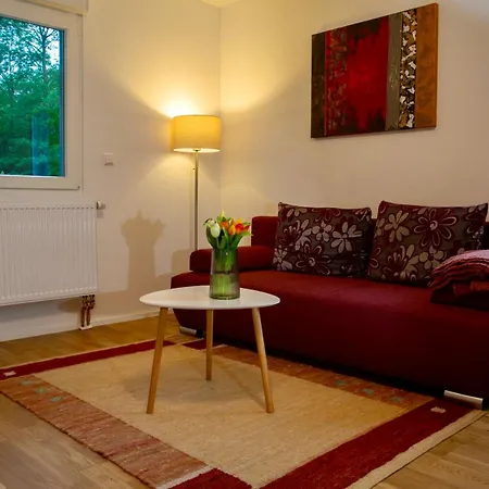 Erholung An Den Wasserfaellen - In - Stilvolles Mit Terrasse, Parkplatz & Ruhiger Lage Apartamento